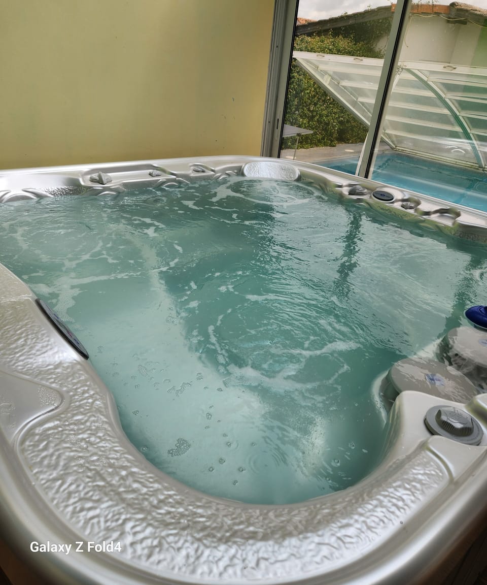 Indoor spa tub