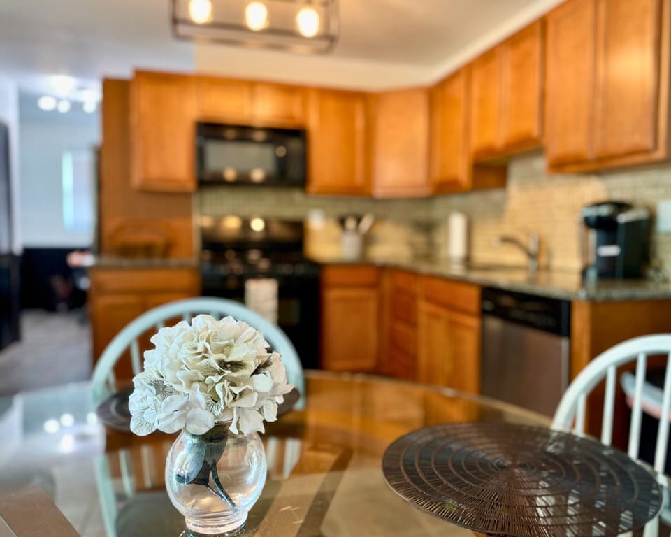 Kitchen & Dining Area