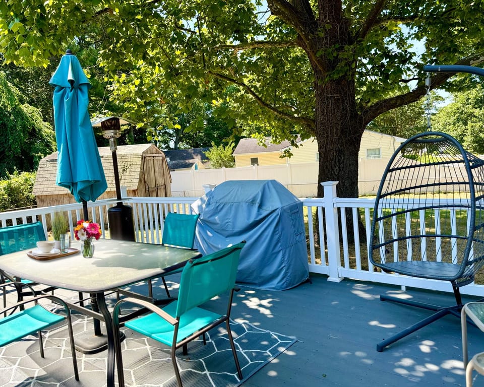 Back Deck & Patio Area (heat lamp, grill, fire pit)