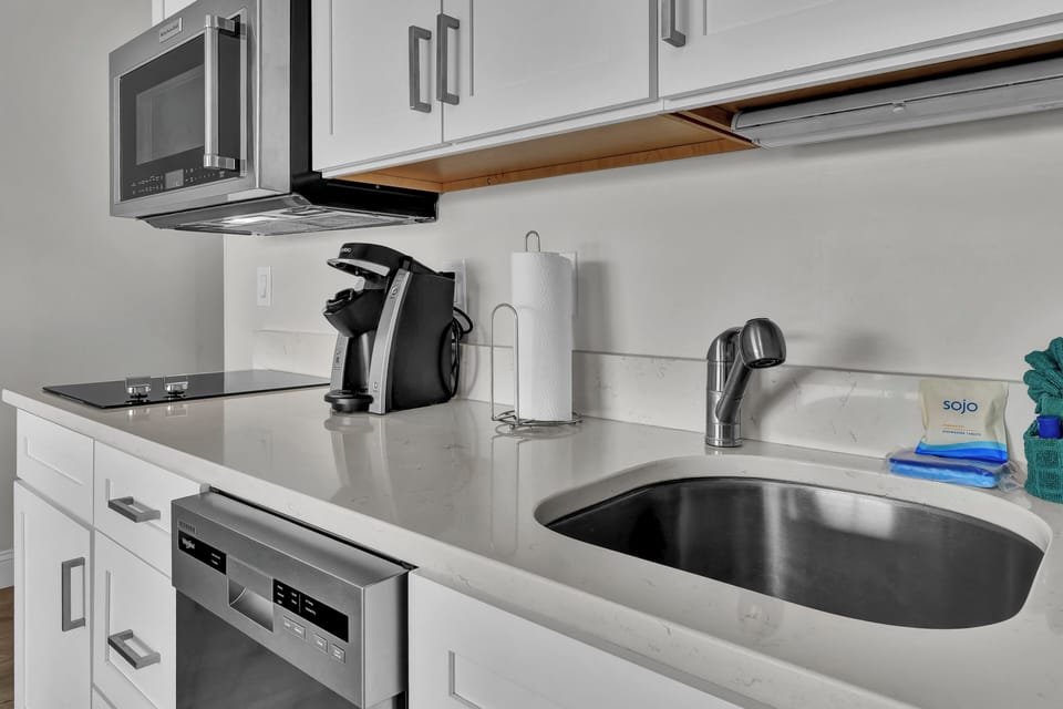 fully equipped kitchenette