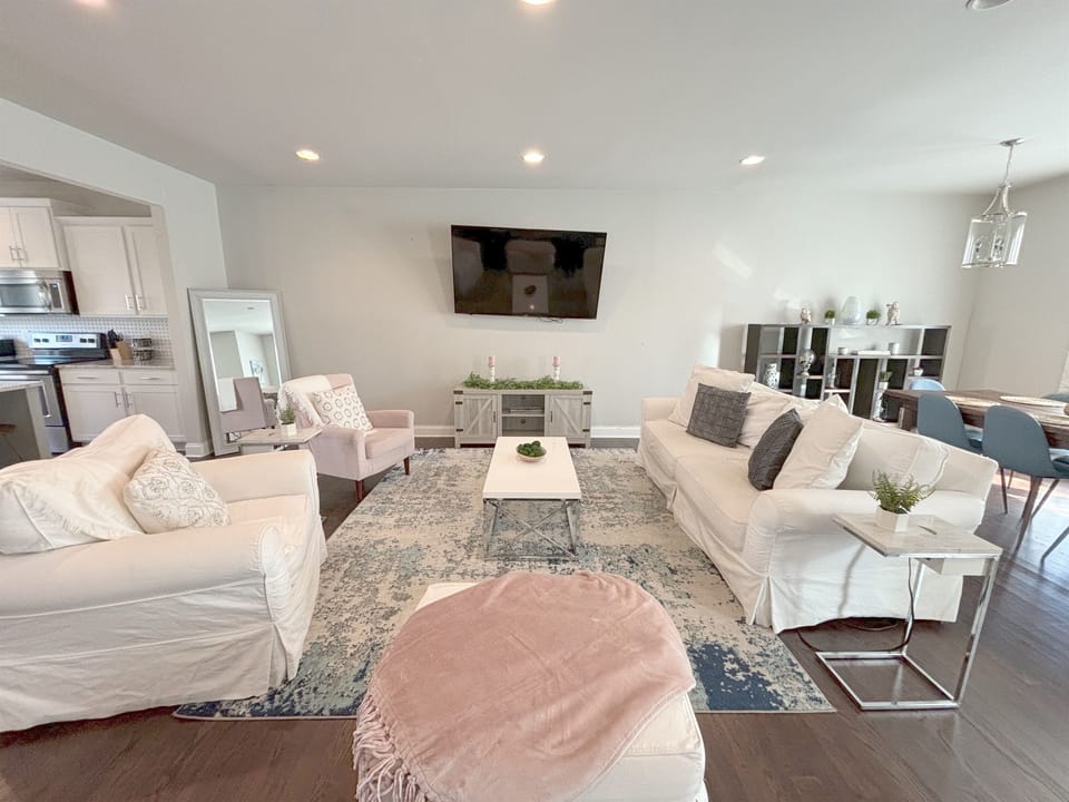 Large open living area for everyone to enjoy!