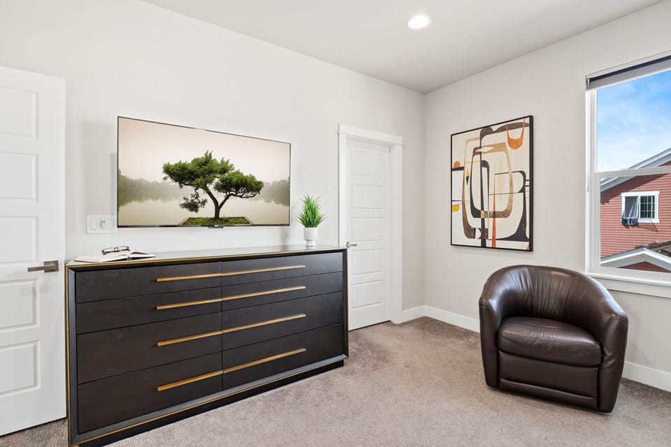 Bedroom 1 | King Bed with Ensuite Bath and Smart TV (upper level)