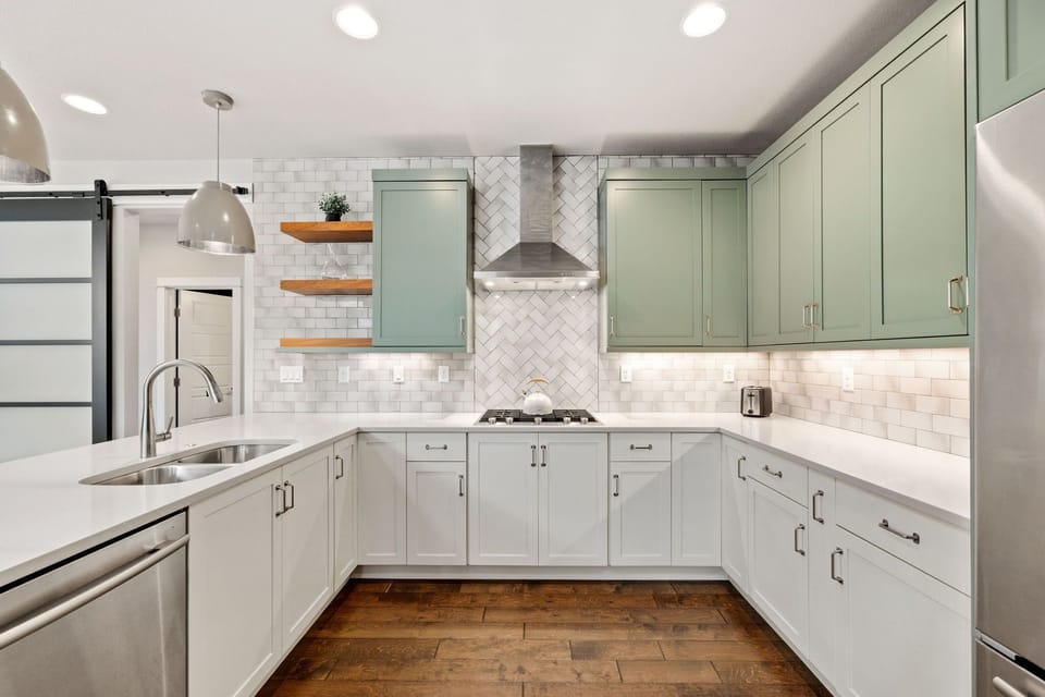 Chef's Kitchen with Stainless Steel Appliances and Breakfast Bar