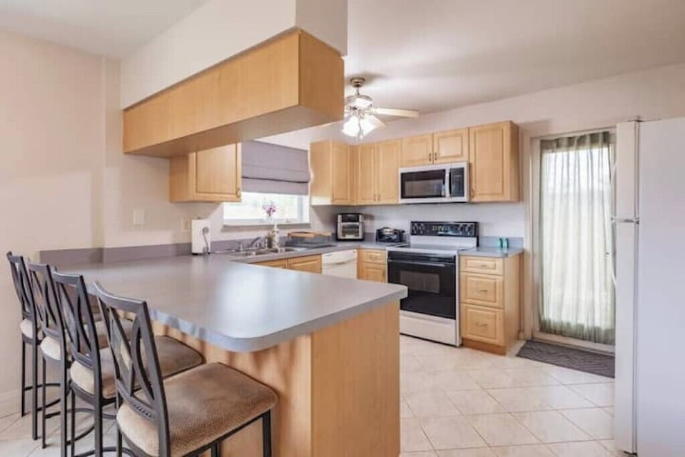 Fully equipped kitchen including an air fryer and a waffle maker!