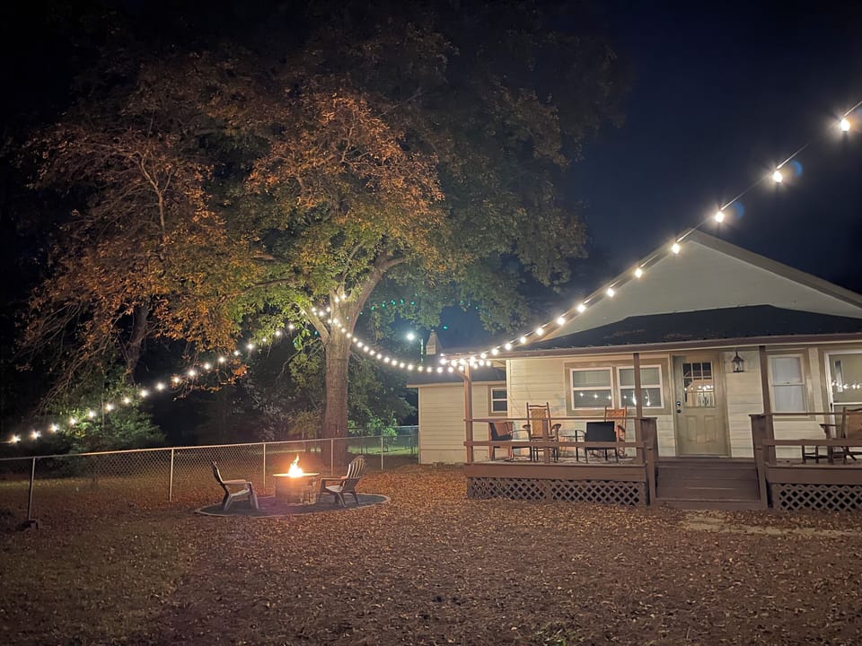 Fire pit (propane) to enjoy those chilly fall and winter evenings.