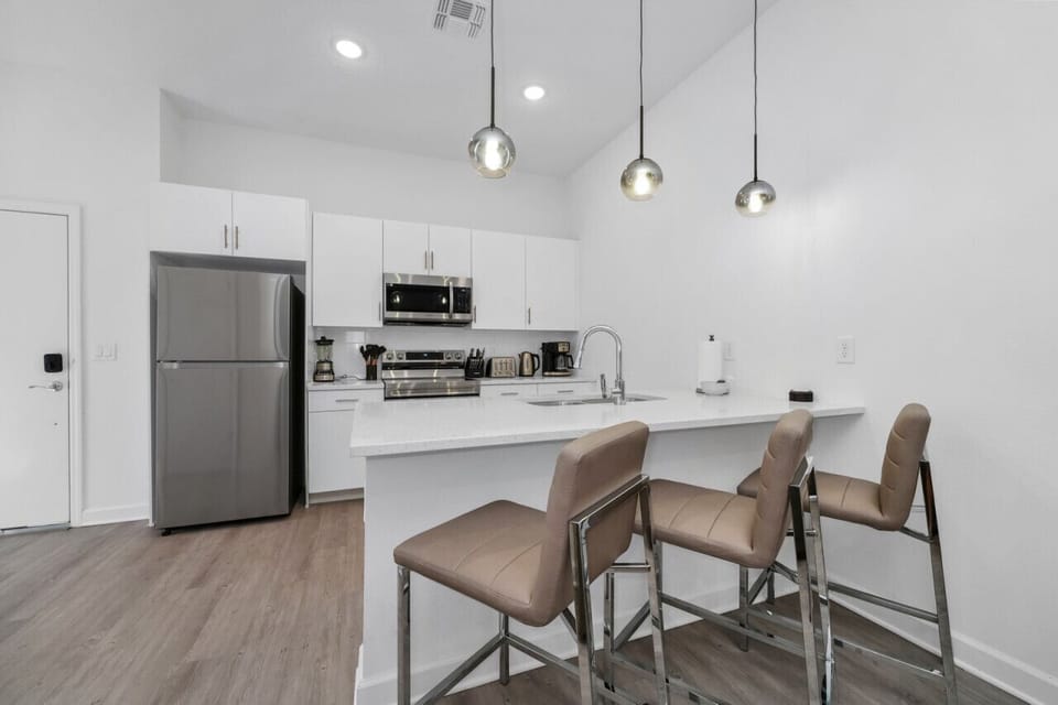 The kitchen boasted gleaming stainless steel appliances, ample counter space, and a charming breakfast nook bathed in the morning sunlight.