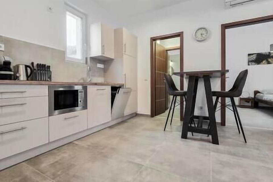Kitchen (1)