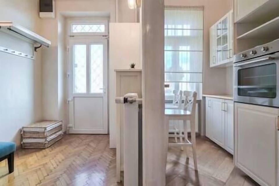 Kitchen + Entry