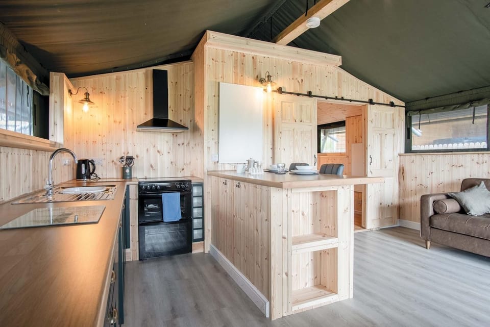 Paviland - Safari Glamping Tent - Llangennith (5165)