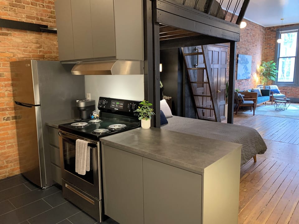 All major kitchen appliances provided