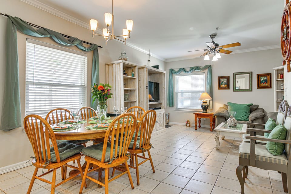 Dining Area | Dishware & Flatware Provided
