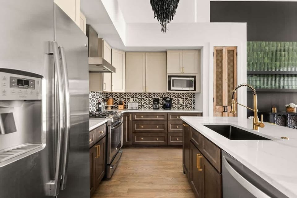 Full kitchen