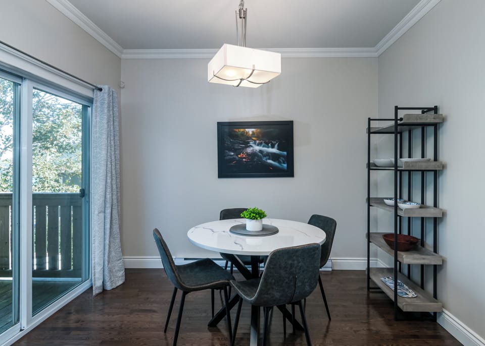 Open dining space adjacent to the kitchen, perfect for shared meals and easy serving.