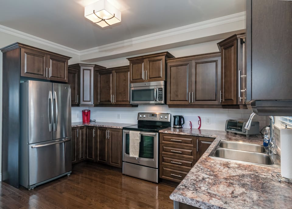 Fully equipped kitchen with modern appliances and everything you need to prepare meals.