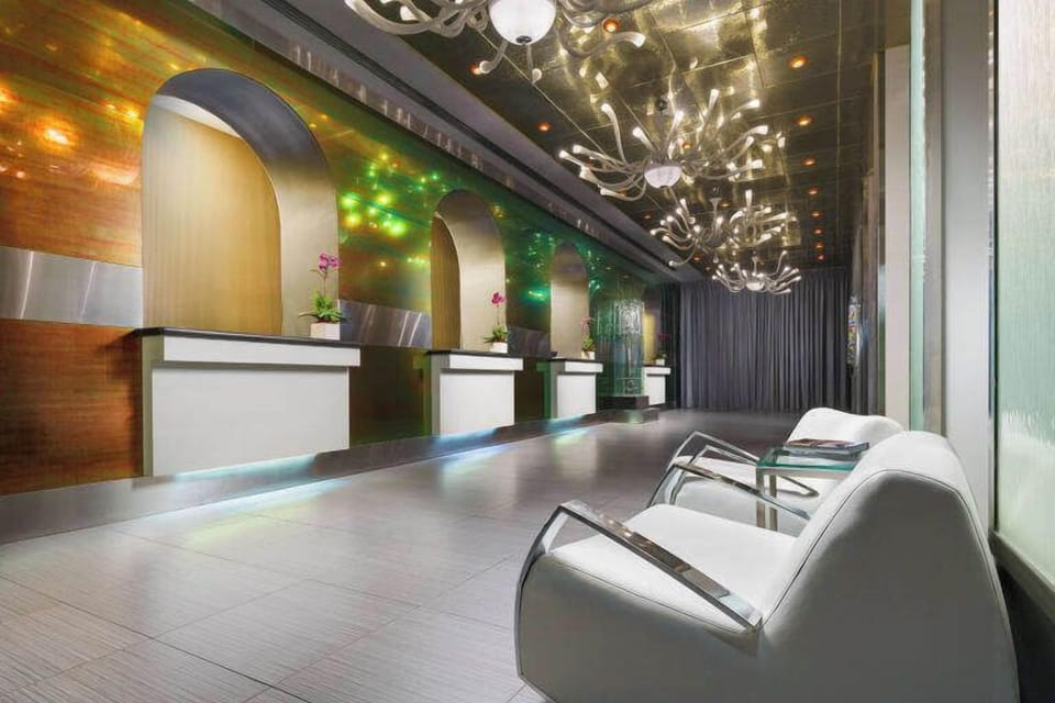 24/7 front desk to check your luggage before and after you check out