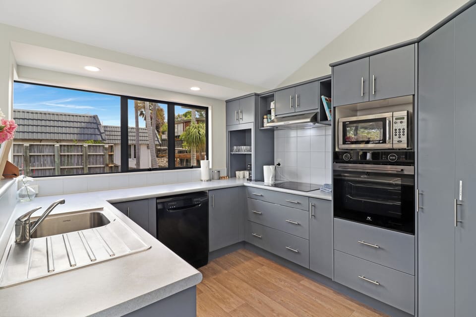 Fully equipped kitchen.