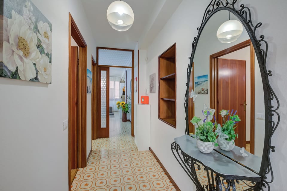 Common area (corridors, hall)