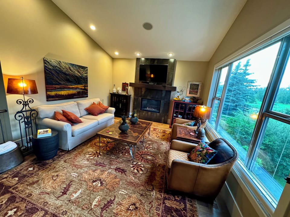 Living room with cable TV.