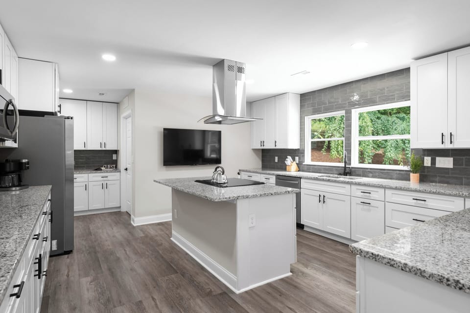 Huge, new kitchen. Fully stocked with all new appliance, bar searing for 3. 