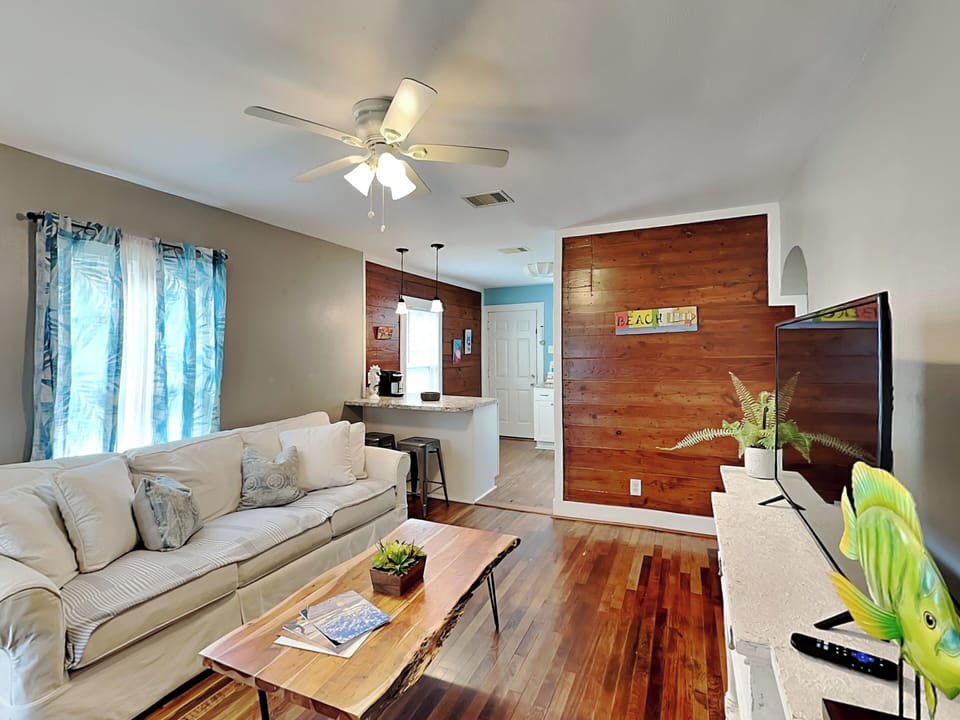 Sea Gem Citrine - Living Room