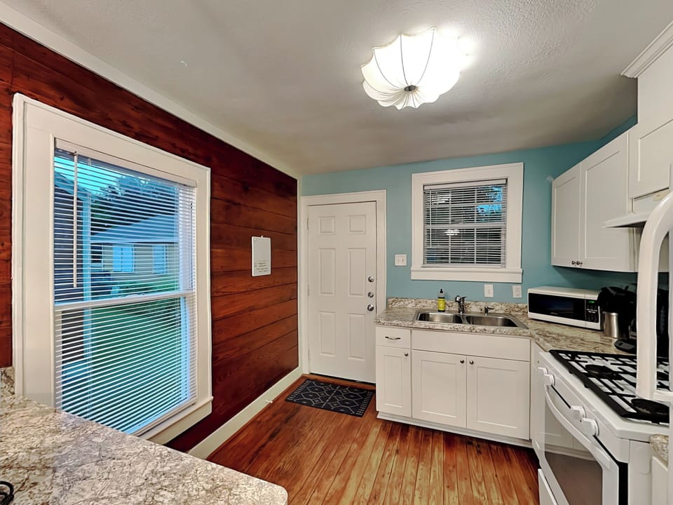 Sea Gem Turquoise - Kitchen