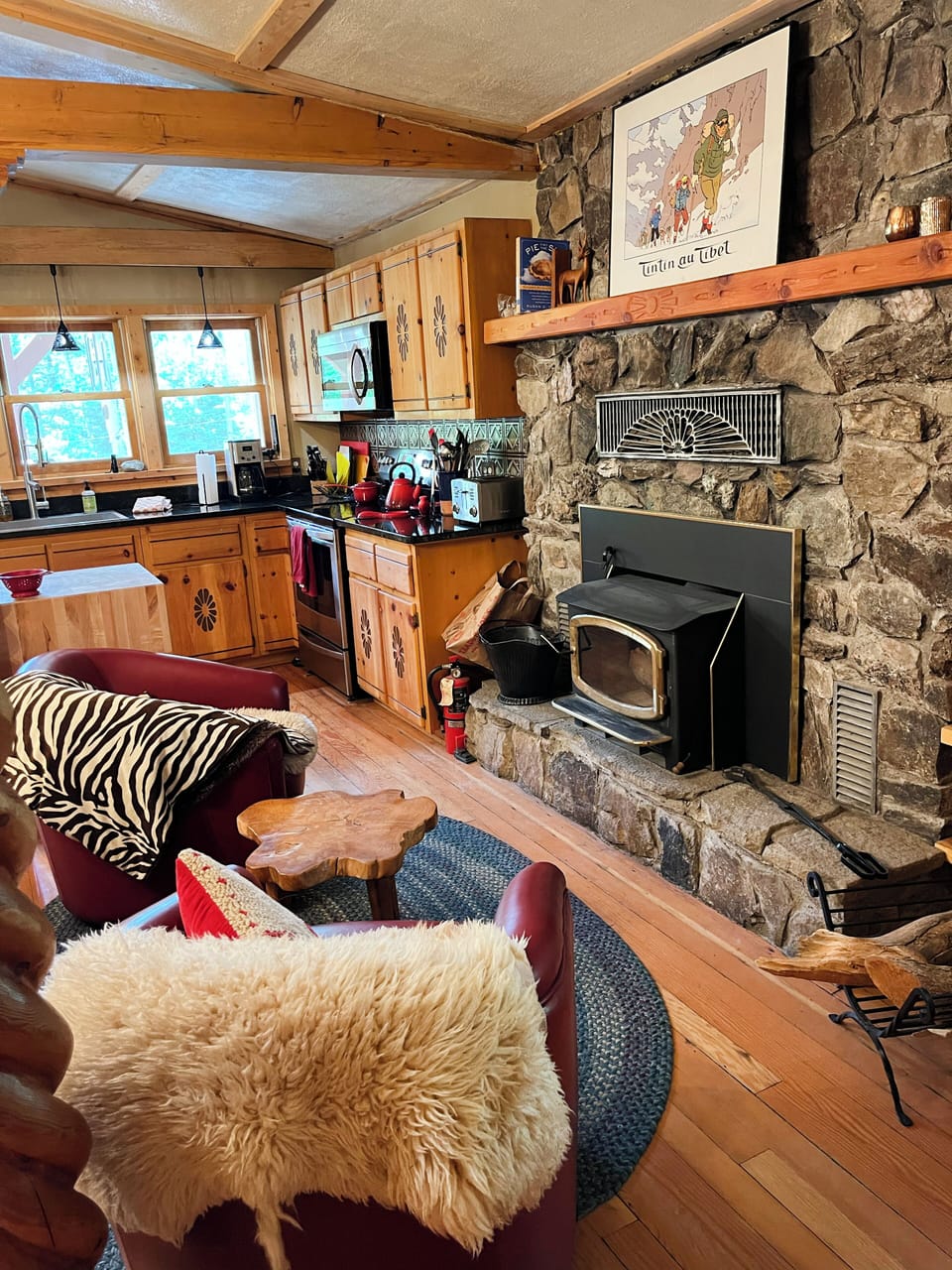 Cozy Bonus Fireplace Living area in the kitchen