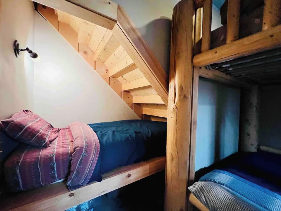 Bunk bed room downstairs. 
