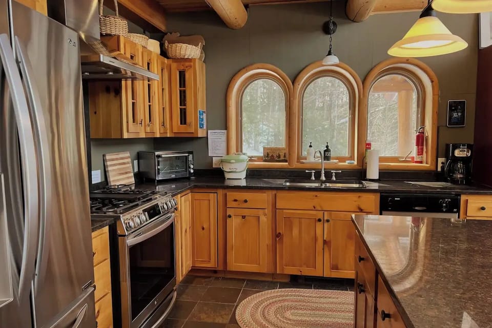 Fully stocked Kitchen ready for you to prepare and enjoy a home cooked meal!

