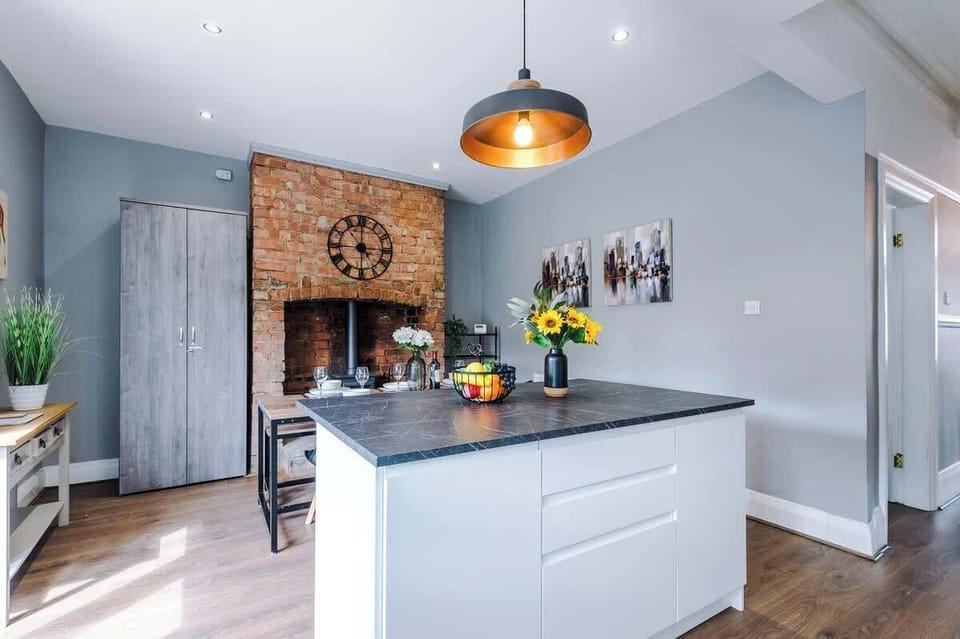 The fully equipped kitchen has everything you need for a long or short stay in Manchester.