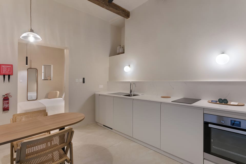 Kitchen & dining