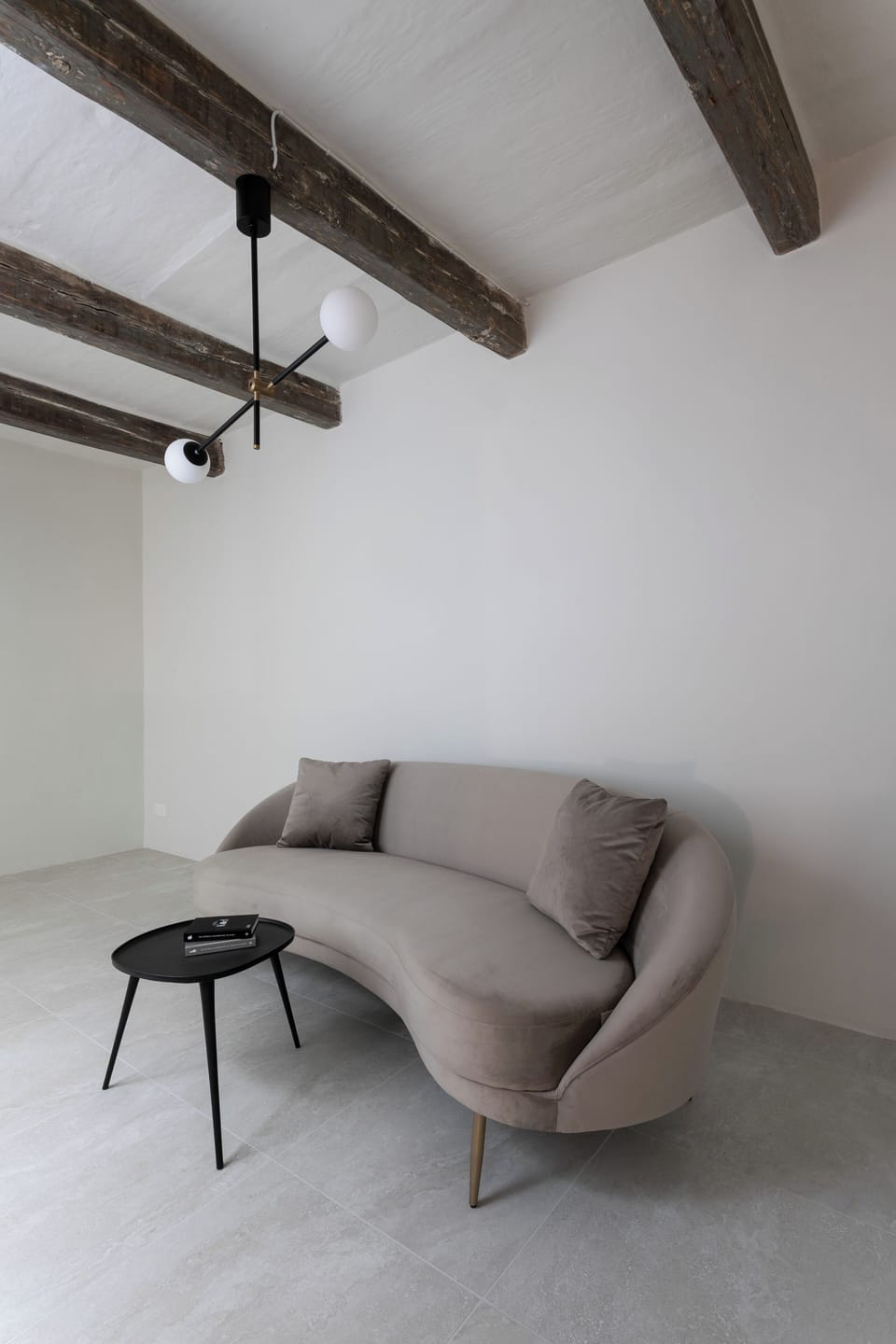 Common area lounge