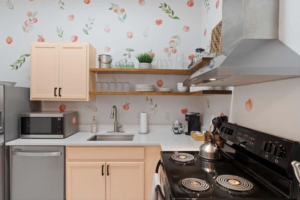 A kitchen as sweet as a Georgia peach!