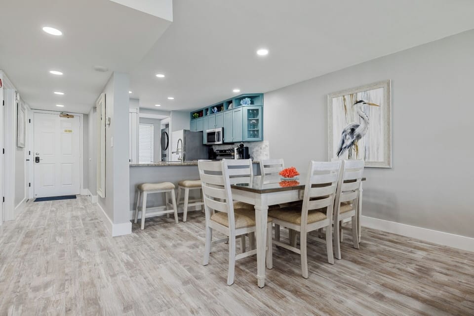 Dining table + bar seating