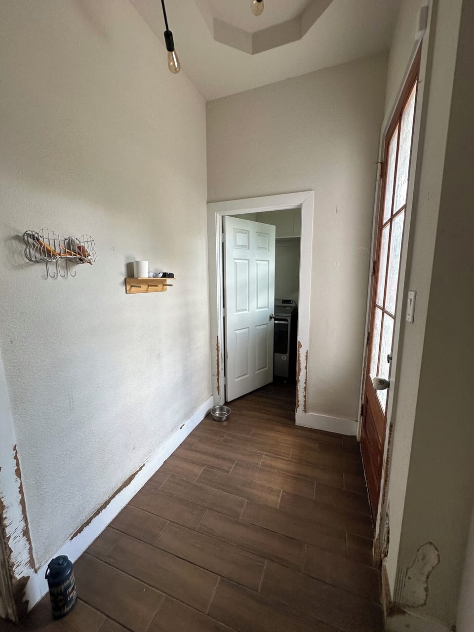 PET ROOM with A/C. We left it worn for pet owners to use without worry.