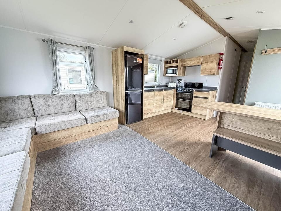 This central hub is the perfect setting for your family holidays, offering plenty of room for relaxation, dining, and making memories on Manor Park Holiday Park, Hunstanton.