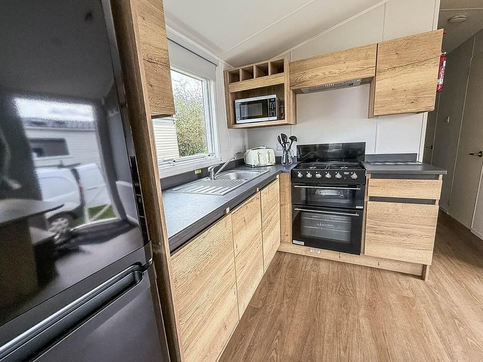 Prepare a delicious meal in the well-equipped kitchen without missing a moment of conversation. so you can continue planning your day out in Hunstanton