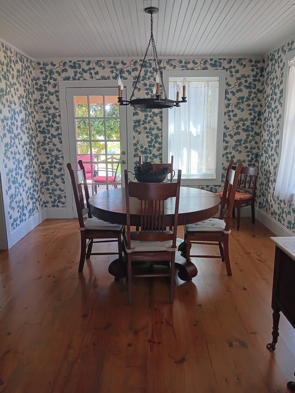 table is (very) expandable