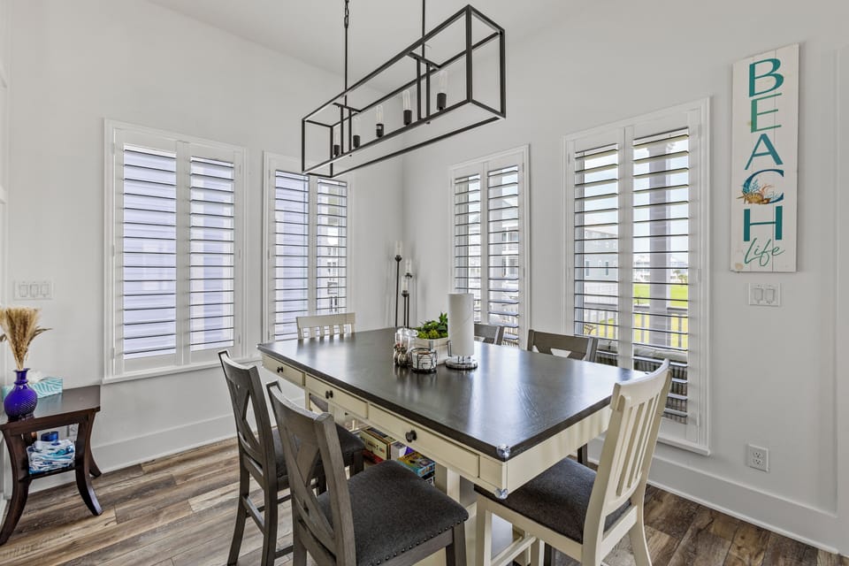 Perfect for family meals and gatherings!