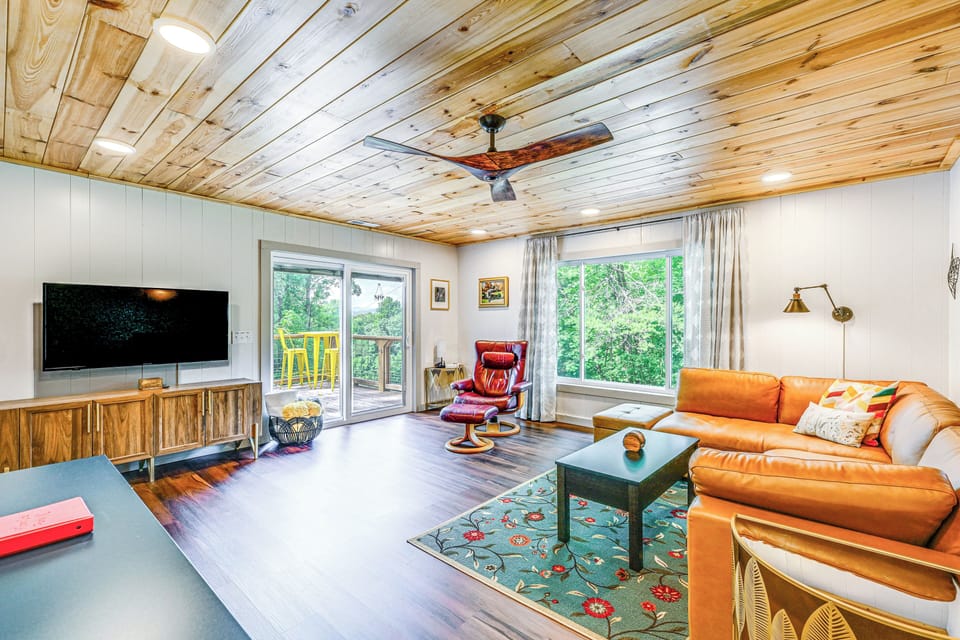 Franklin Vacation Rental | 2BR | 1.5BA | Stairs Required | 1,028 Sq Ft