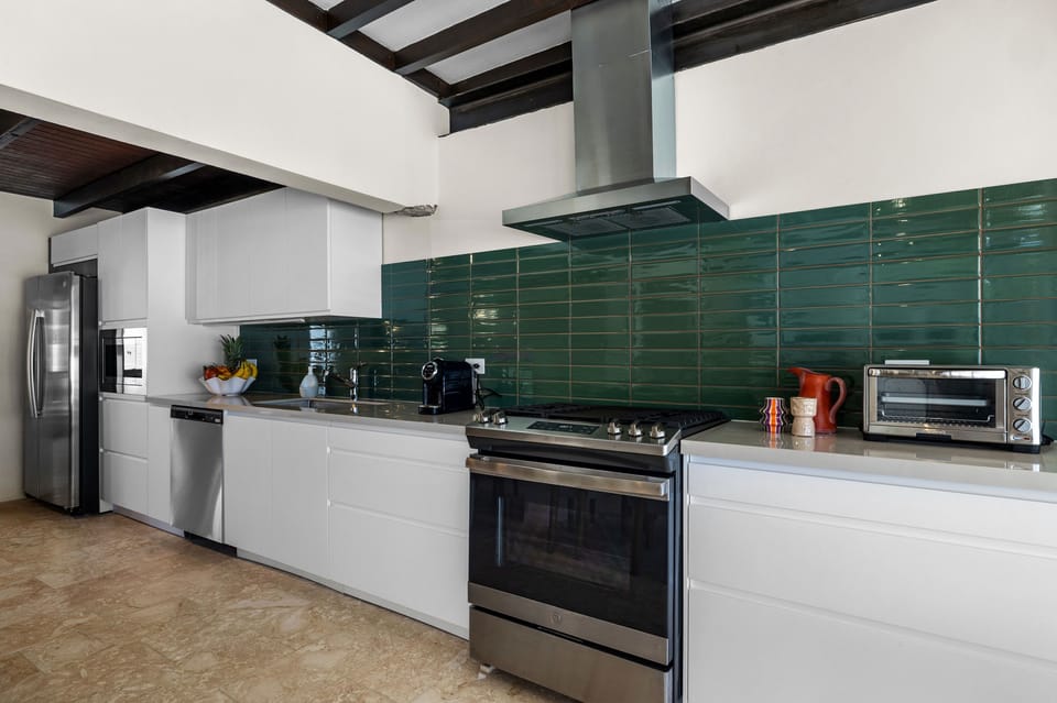 Come to the fully equipped kitchen to cook while enjoying the landscape view.