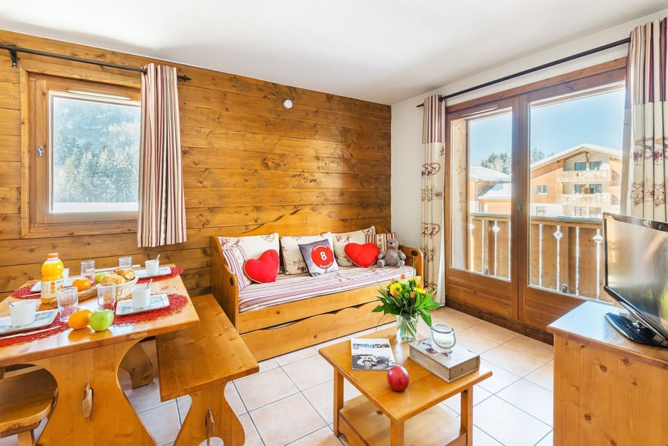 Sit back and relax in our charming apartment in Samoëns!