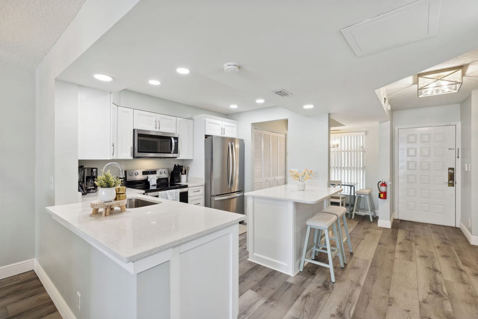 Kitchen with an in-unit washer/ dryer & breakfast nook