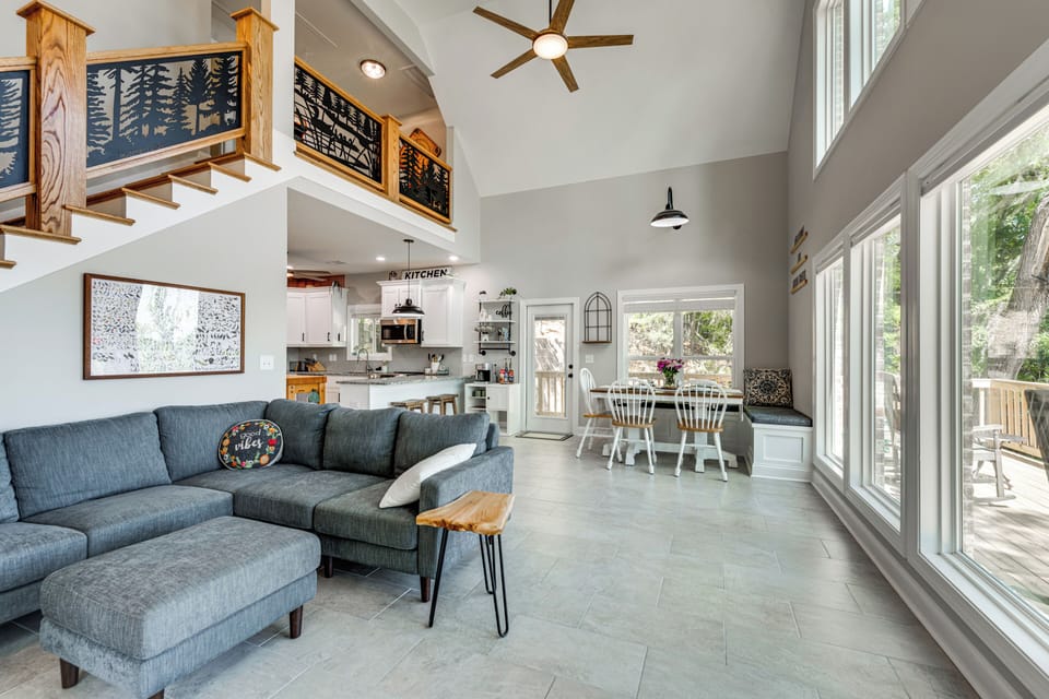 Living Room | 1st Floor | Central Heating & A/C | Free WiFi | Smart TV