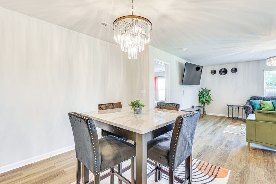 Dining Table | Dishware & Flatware