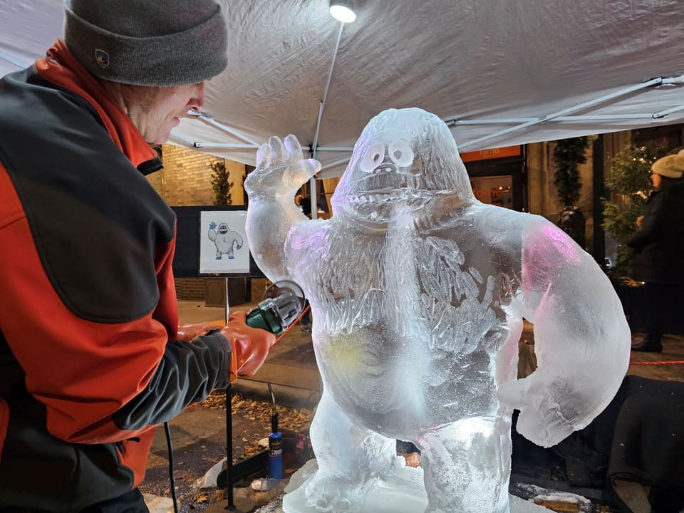 Many of our guests have booked an add-on live wood or ice carving performance by Dustin, one of the hosts.  You can too. 