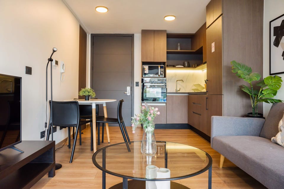 Cozy and modern living area with a stylish kitchen and inviting decor, perfect for relaxing after exploring the city.