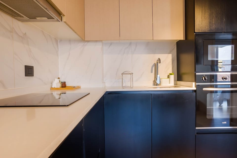 Modern kitchen with high-end appliances, perfect for culinary enthusiasts in a cozy studio setting.