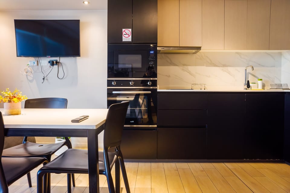 Sleek kitchen and dining area with modern amenities, ideal for cozy meals and relaxation.