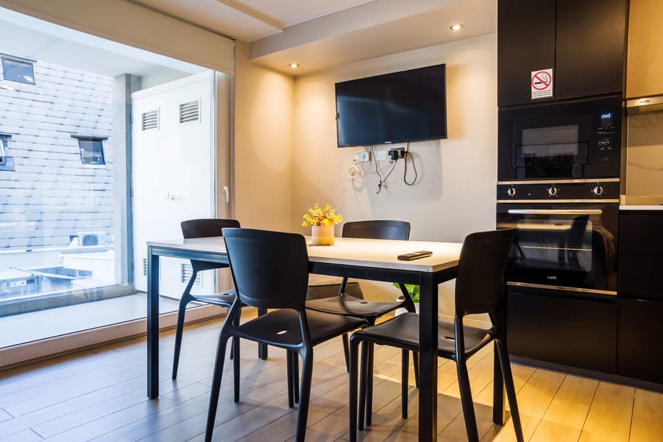 Bright dining area with modern amenities and a cozy atmosphere, perfect for enjoying meals and relaxation.