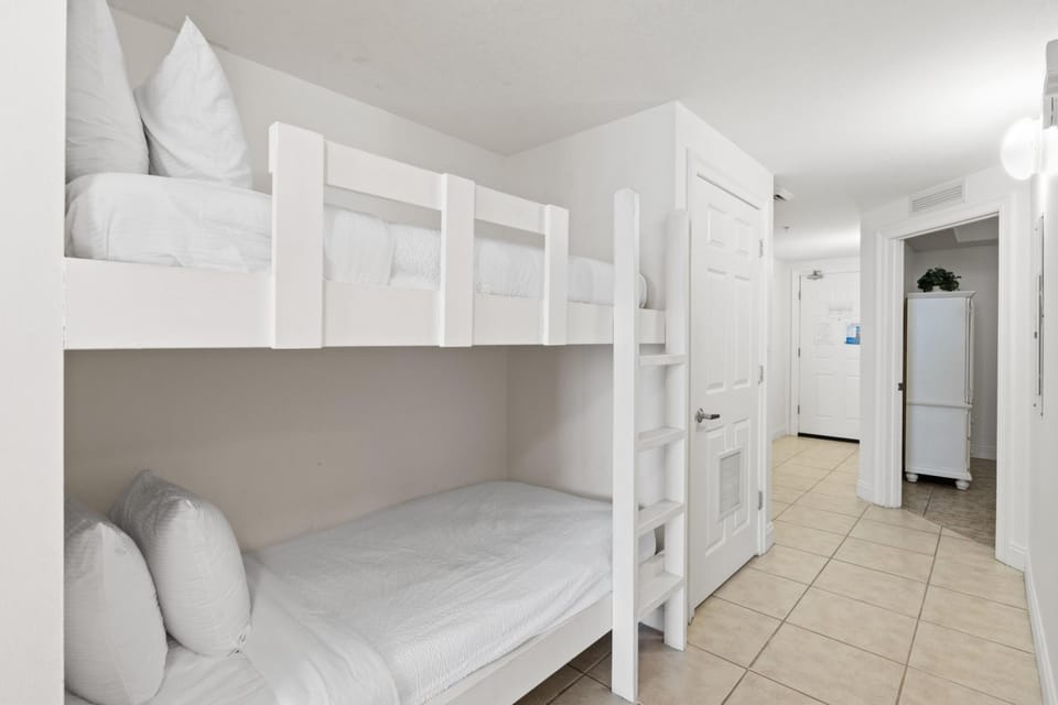 Bunk Alcove